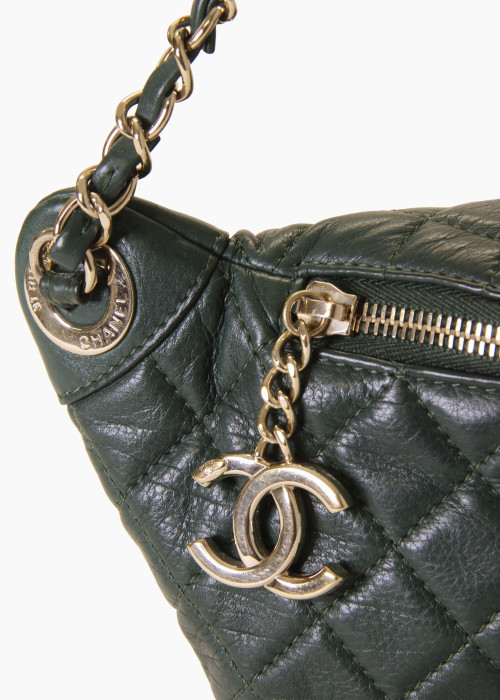 Dunkelgrüne gesteppte Leder-Gürteltasche