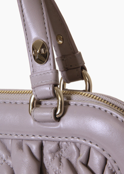 Graue Waffeltasche aus Lammleder