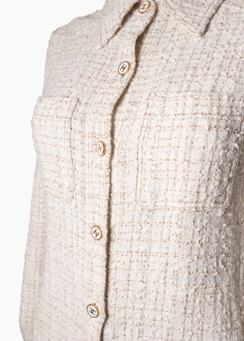 Ensemble écru avec boutons dorés