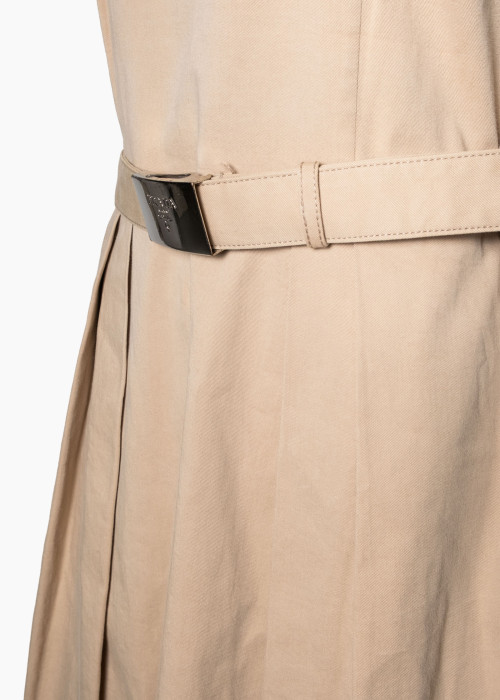 Sleeveless dress with a flared cut