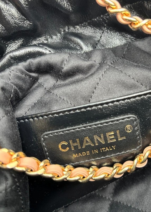 Mini sac Chanel 22 noir et rose