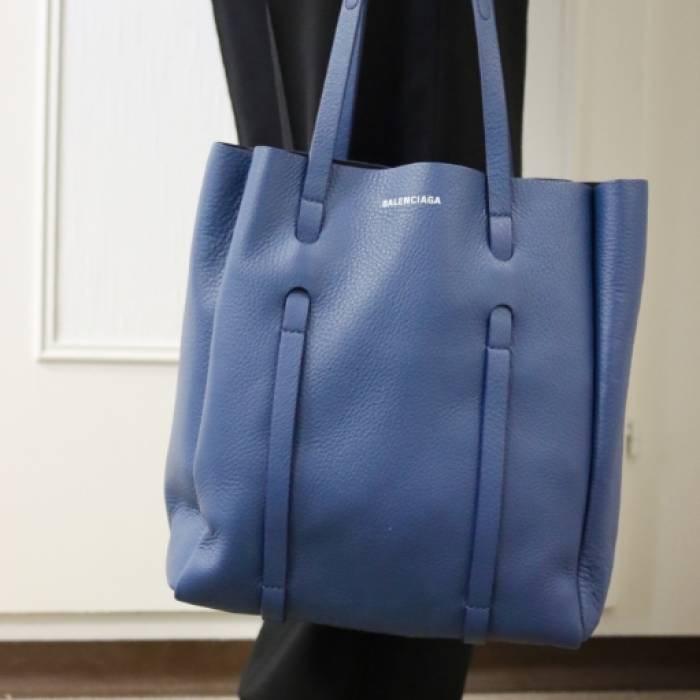 Balenciaga-Tasche aus blauem Leder Balenciaga