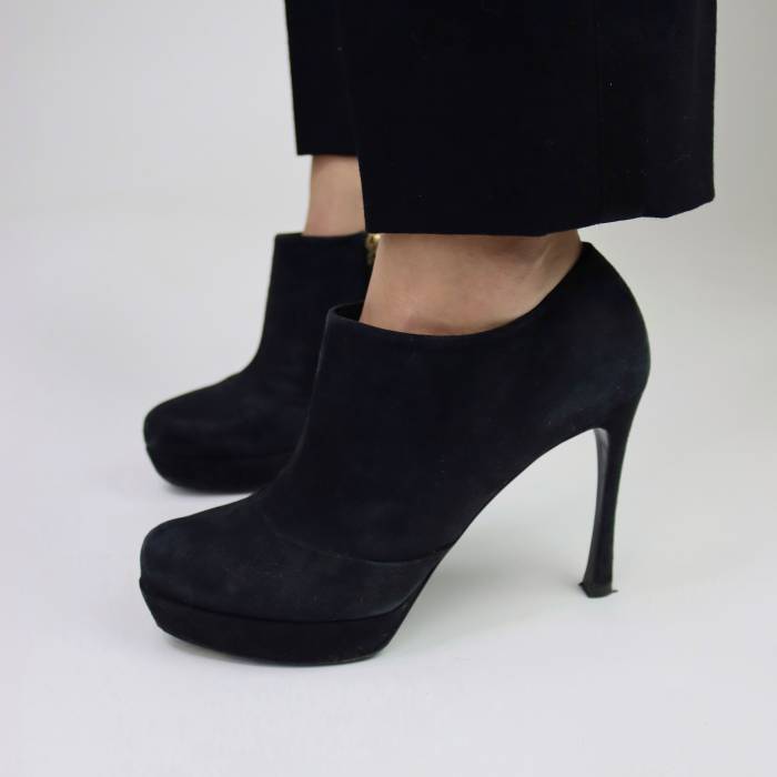 Yves Saint Laurent black heel boots Yves Saint Laurent