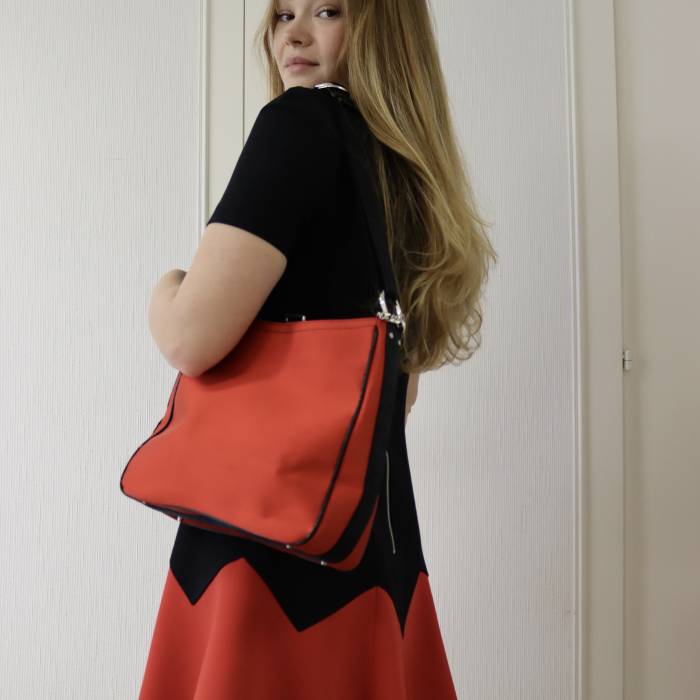 Schwarzes und rotes Kleid Louis Vuitton