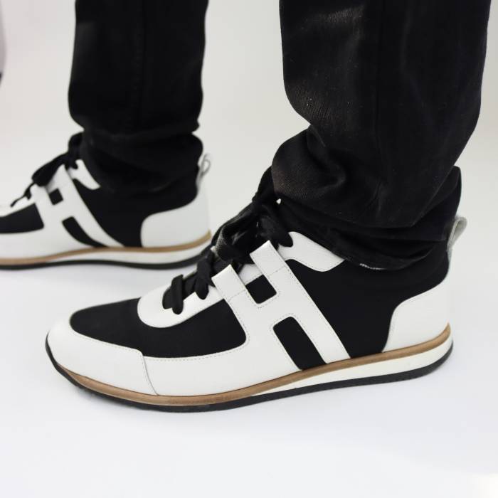 Sneakers aus schwarzem und weißem Leder und Stoff Hermès