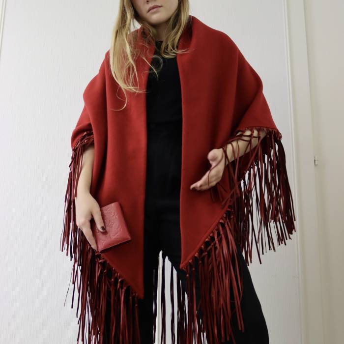 Châle en cachemire et cuir rouge Hermès