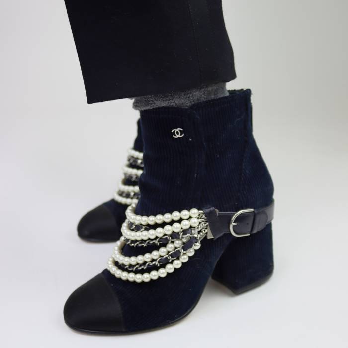 Velvet and pearl boots Chanel