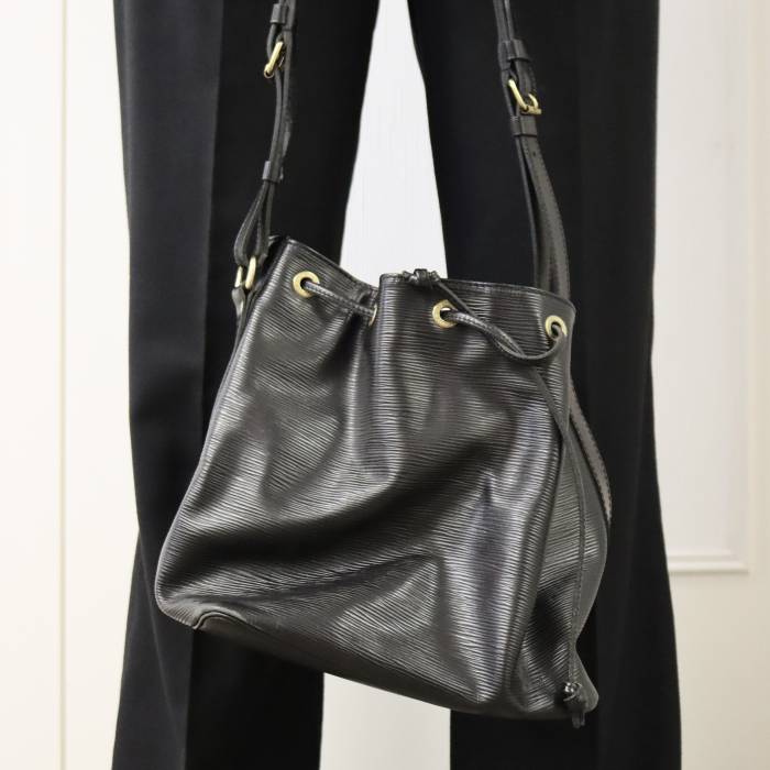 Noé bag in black herringbone leather Louis Vuitton