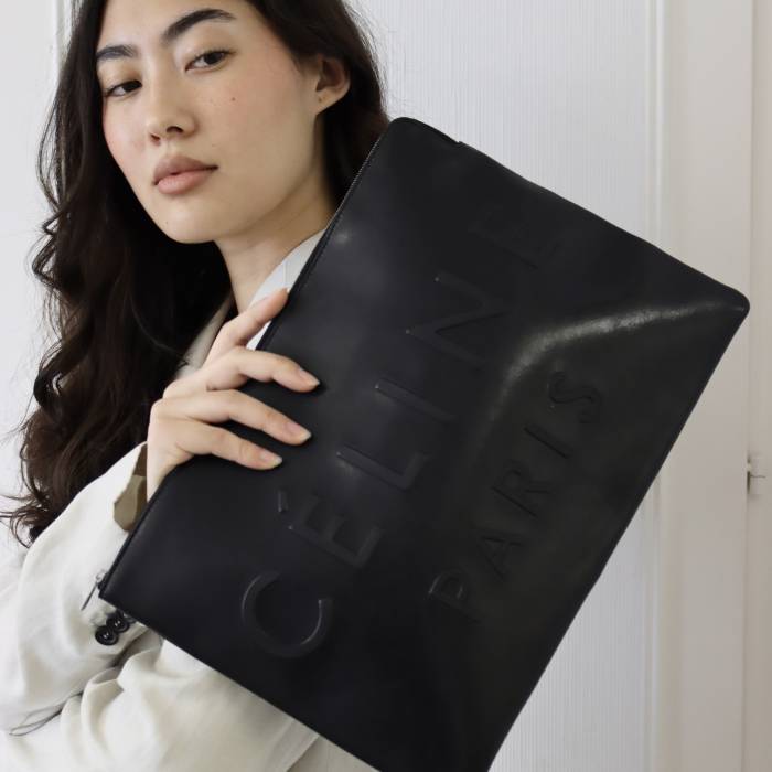 Pochette en cuir noir avec logo Celine