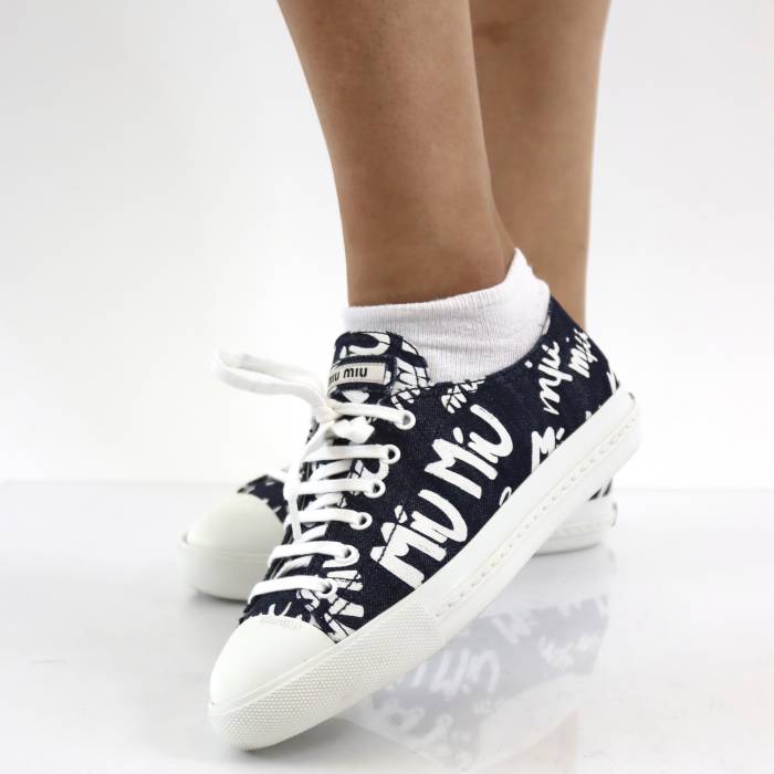 Miu Miu Sneakers aus blauem und weißem Jeansstoff Miu Miu