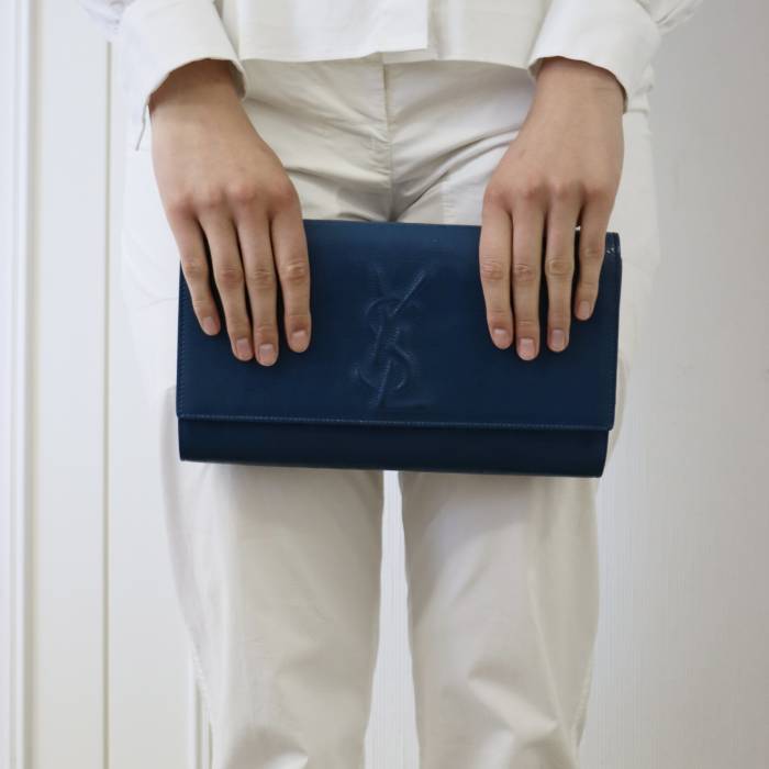 Pochette bleue en cuir Yves Saint Laurent