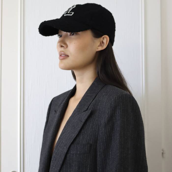 Jolie casquette en tweed bouclé Yves Saint Laurent