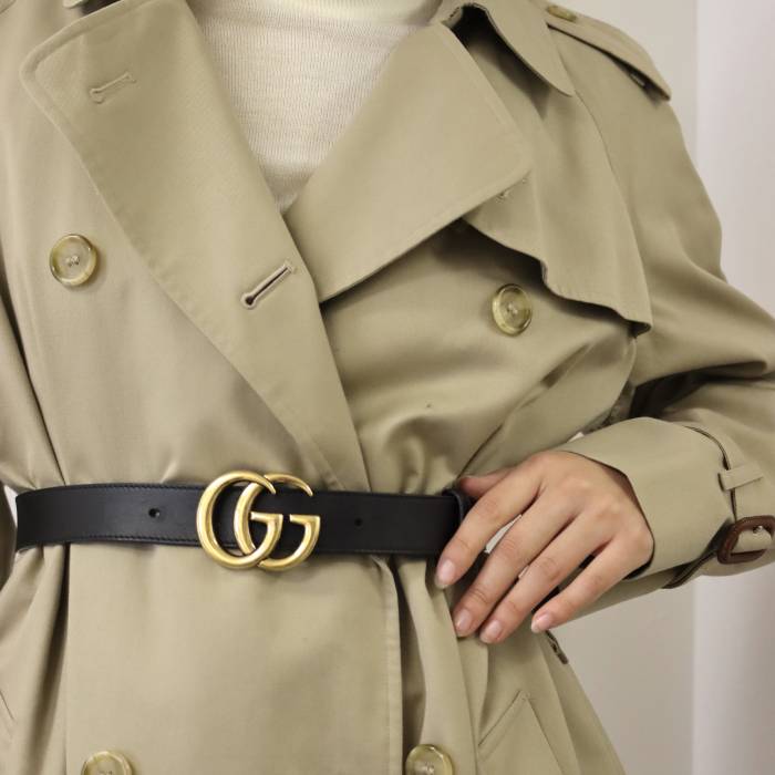 Black leather belt with gold buckle Gucci