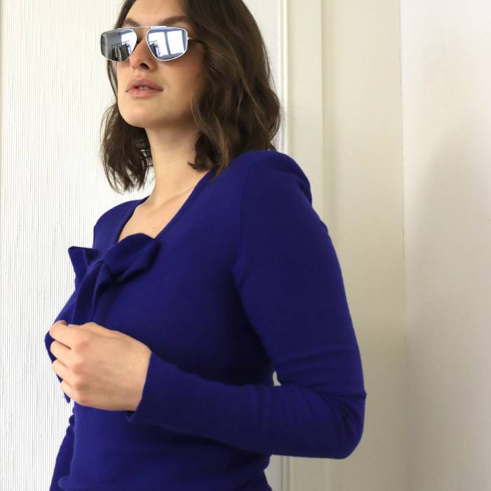 Blauer Pullover mit Schulterpolstern und Fliege Sonia Rykiel