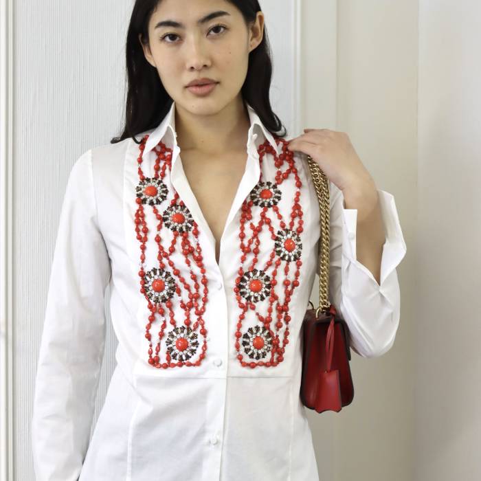 Weißes Baumwollhemd mit roten Perlen Valentino