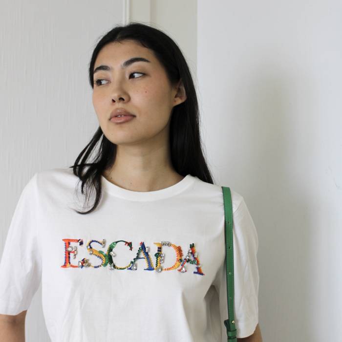 T-shirt blanc avec inscription colorée Escada