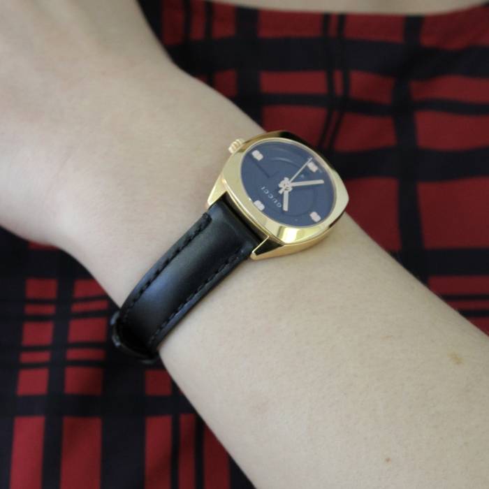 Armbanduhr aus goldfarbenem und schwarzem Stahl Gucci
