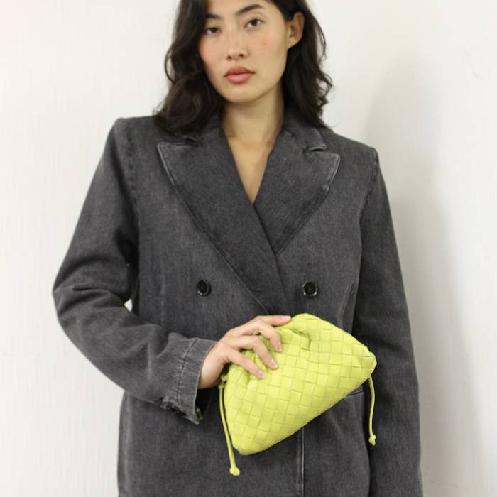 Mini pouch en cuir tissé vert Bottega Veneta