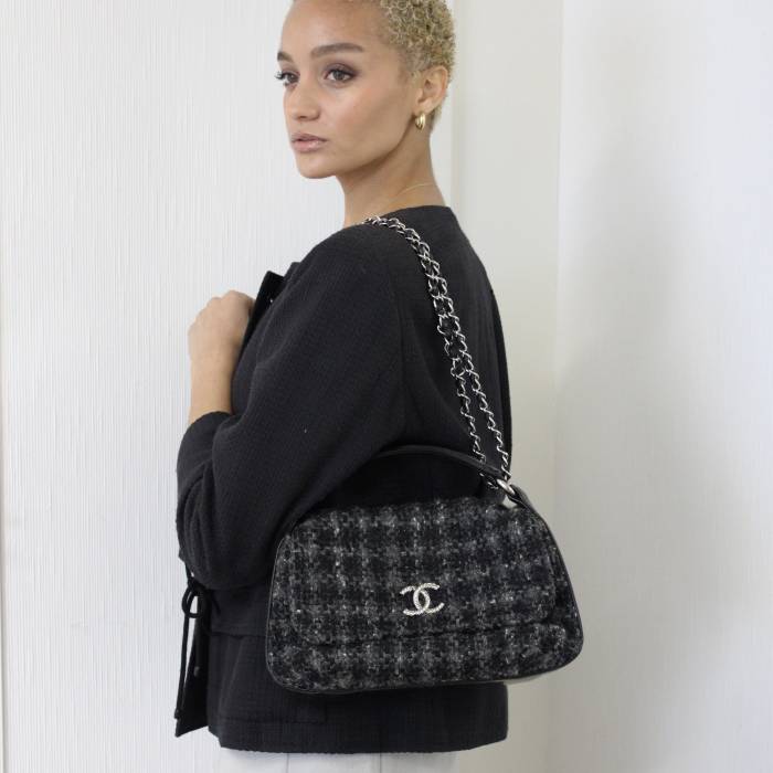 Sac en tweed gris et noir Chanel