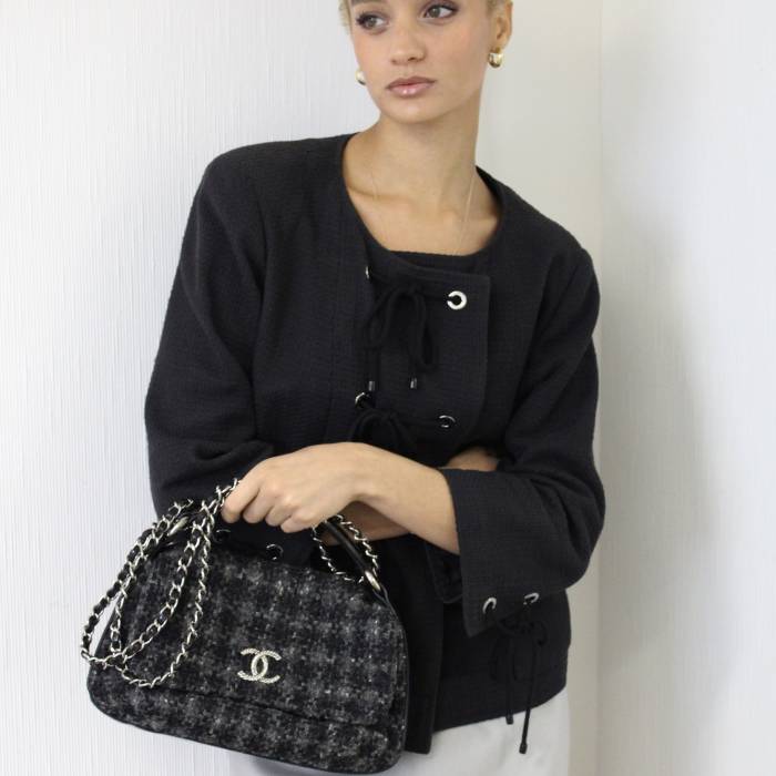 Tasche aus grauem und schwarzem Tweed Chanel