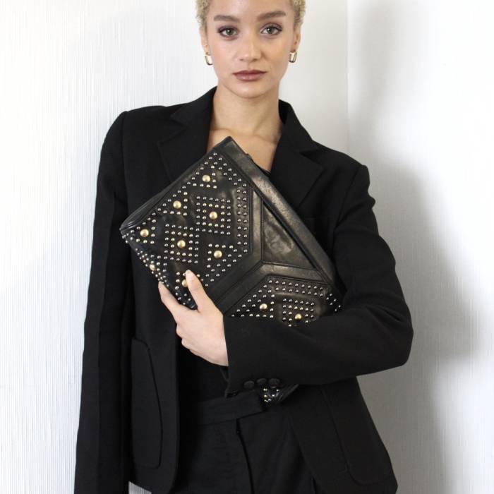 Schwarze Clutch mit Nieten Yves Saint Laurent