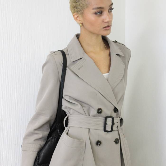 Trenchcoat gris-beige avec épaulettes Burberry