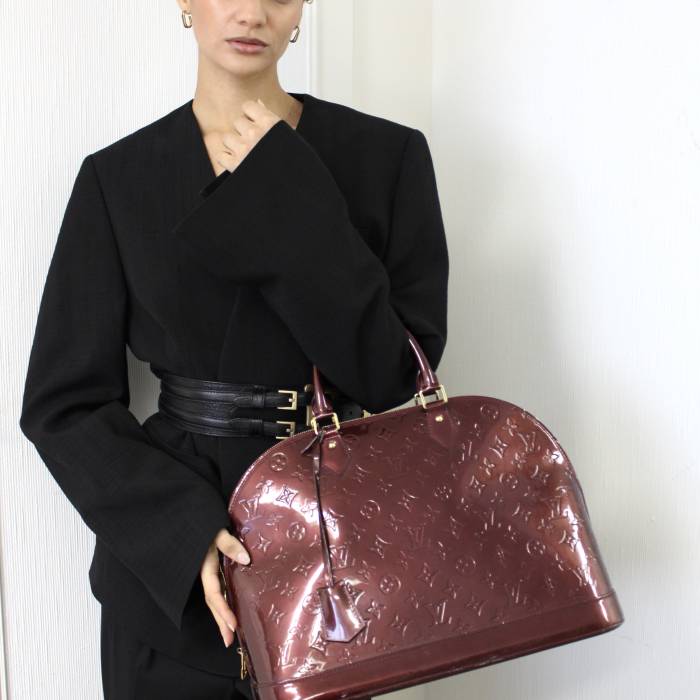 Alma bag in burgundy patent leather Louis Vuitton