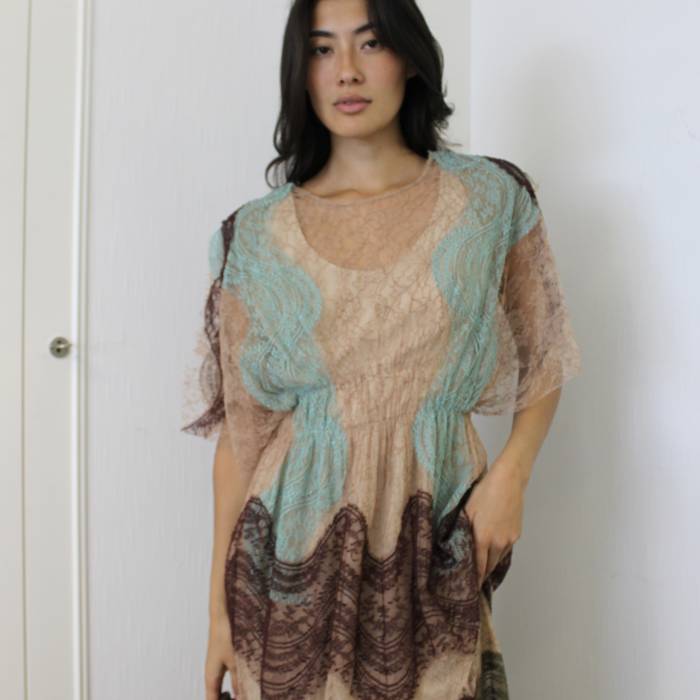 Robe longue en dentelle beige et marron Valentino