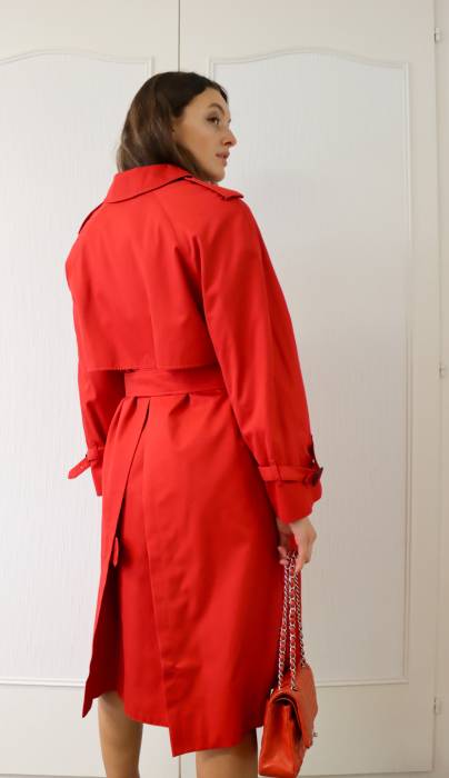 Roter Trenchcoat Burberry