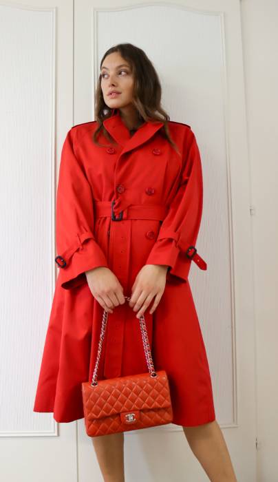 Roter Trenchcoat Burberry