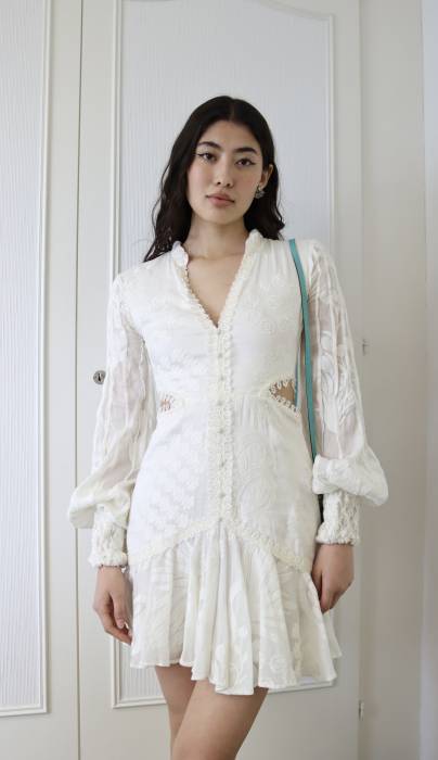 White dress with long sleeves and embroidery Alexis