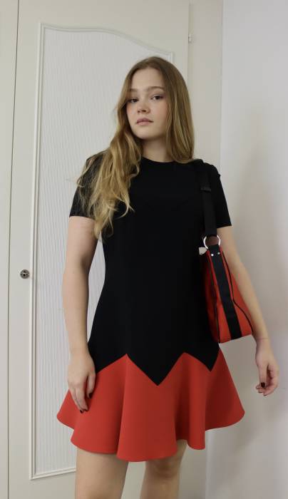 Robe noire et rouge Louis Vuitton