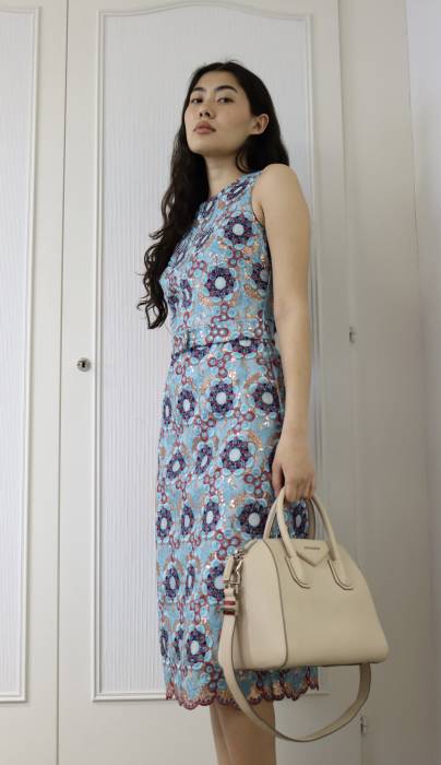 Blaues Kleid mit Blumenmuster Manoush