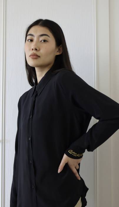 Black shirt with "love" embroidered in metallic thread Amlège