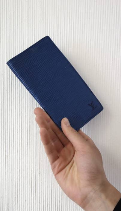 Couverture pour carnet en cuir épi bleu Louis Vuitton