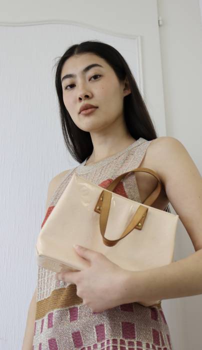 Pink patent leather handbag Louis Vuitton