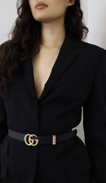 Ceinture en cuir noir avec boucle dorée GG Gucci