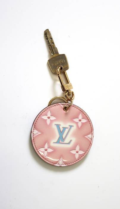Porte-clés en cuir rose et bleu Louis Vuitton
