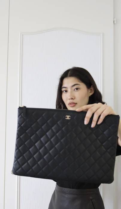 Quilted black leather clutch bag Chanel