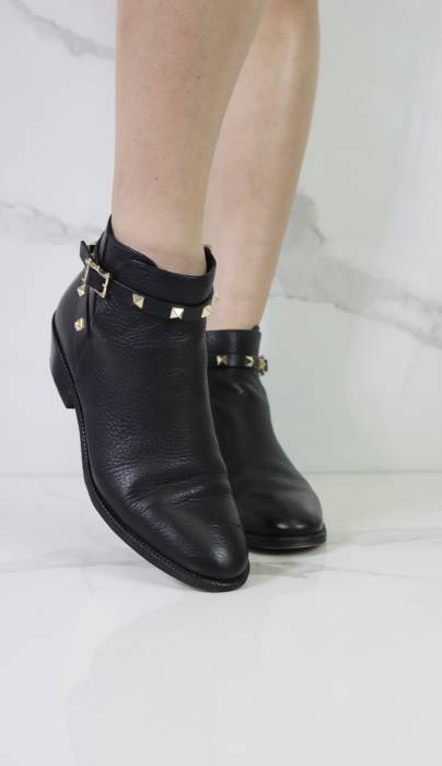 Rockstud boots in black leather Valentino