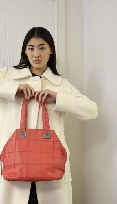 Coral bag with checkered stitching Chanel