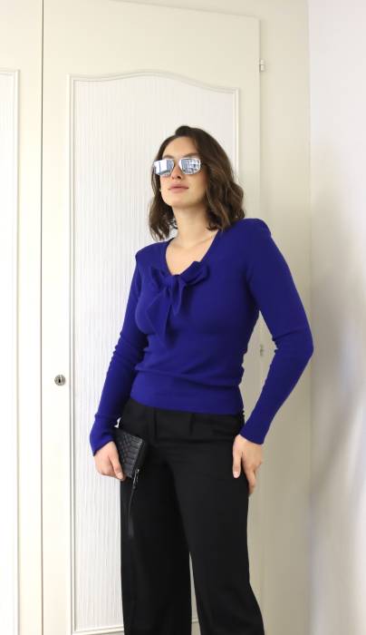 Blauer Pullover mit Schulterpolstern und Fliege Sonia Rykiel