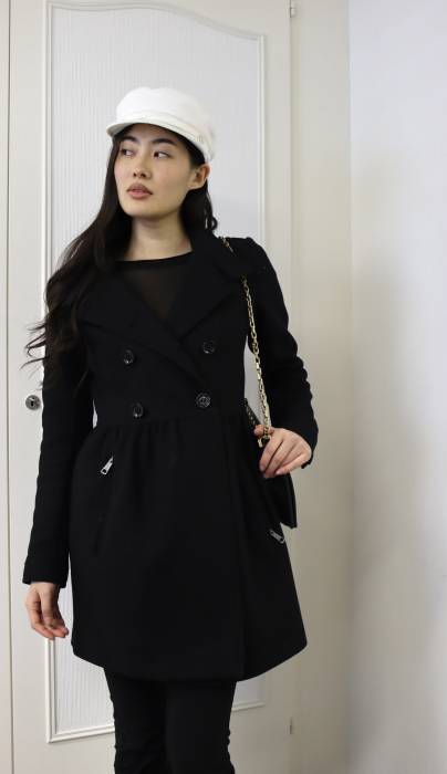 Klassischer schwarzer Mantel Burberry