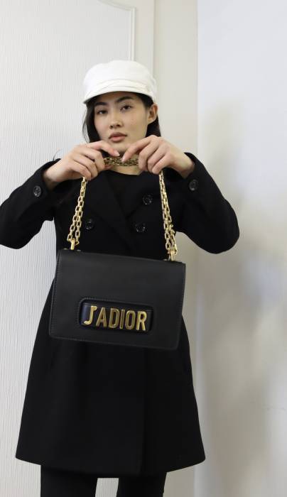 Sac J'adior noir avec détails dorés Dior