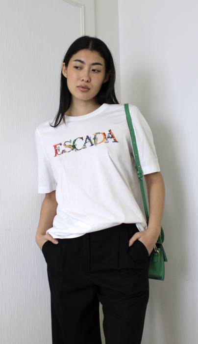 Weißes T-Shirt mit buntem Schriftzug Escada