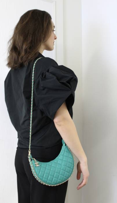 Demi Lune Tasche aus grünem Leder Chanel