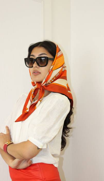 Foulard orange "Les Coupés" Hermès