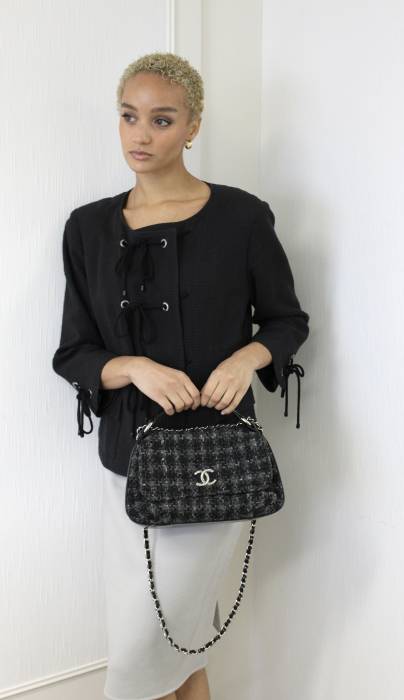 Tasche aus grauem und schwarzem Tweed Chanel