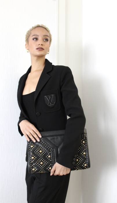 Schwarze Clutch mit Nieten Yves Saint Laurent