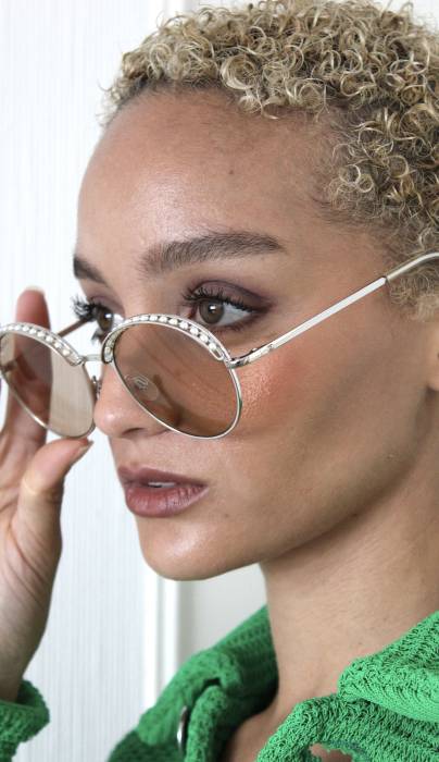 Lunettes de soleil avec perles Chanel